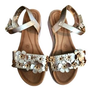 3/$10 Stride Rite Silver Floral Sandals